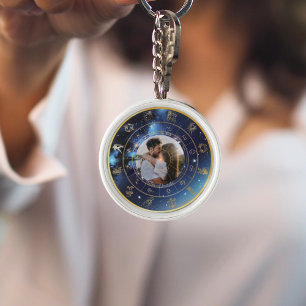 Skrivna i Stars Astrology Photo Keychain Rund Silverfärgad Nyckelring