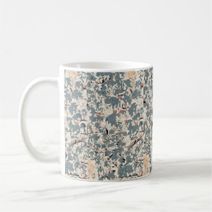 Skruva medan sipprande kaffemugg