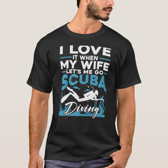 Skuba Diver min fru låter mig gå Dyka T Shirt (Framsida)