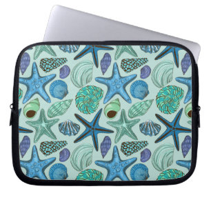Skuggar av blåttsnäckskal och sjöstjärnamönst laptop sleeve