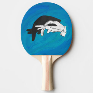 Skugghandre på blå pingisracket