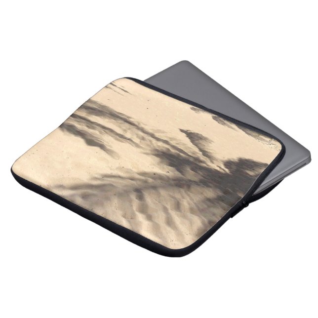Skuggor på sandet laptop sleeve (Framsida topp)