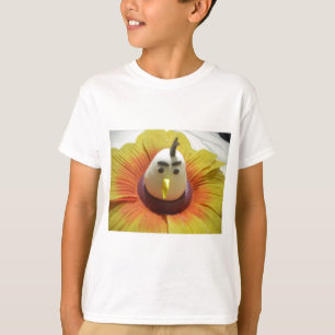 Skuldad fågel i solroskonst t-shirt