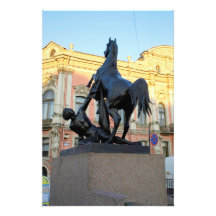 Skuldar bron i Anichkov i Sankt Petersburg