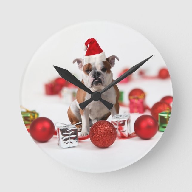 Skuldhund julklapp Ornament Red Santa Hat Rund Klocka (Framsida)