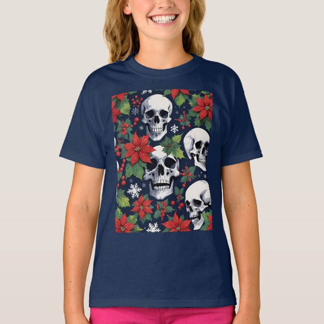 Skull Christmas With Poinsettias & Snowflakes T Shirt (Framsida)