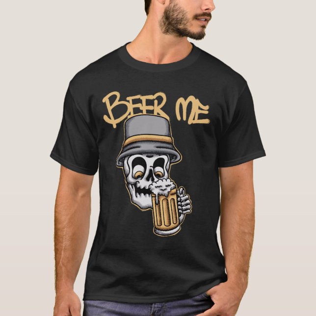 Skull Drinking Beer streetwear  T Shirt (Framsida)