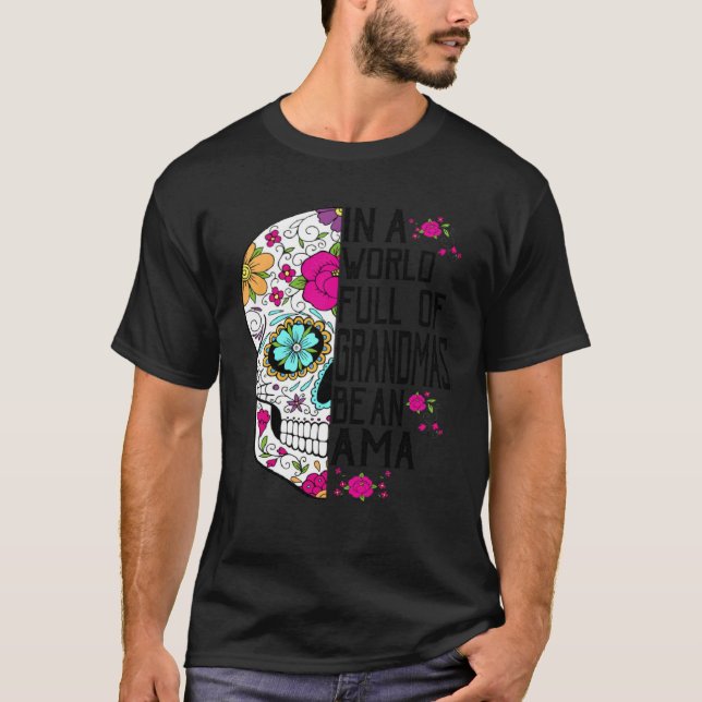Skull Flower In A World Full Of Grandmas Be An Ama T Shirt (Framsida)