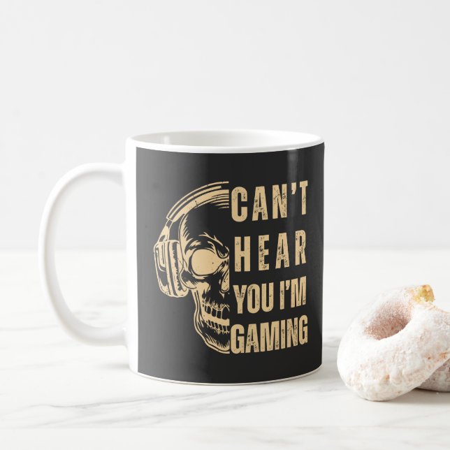 Skull Gamer Art – Kan Inte Höra Dig Kaffemugg (Med munk)