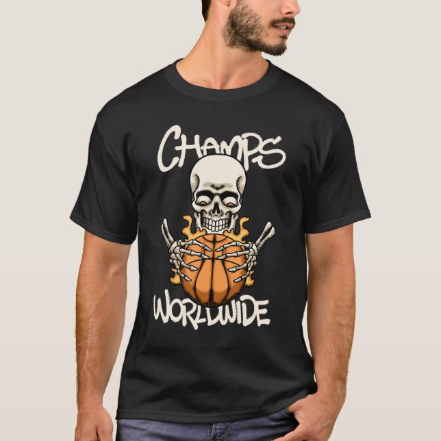 Skull Holding Basketball streetwear  T Shirt (Framsida)