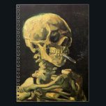 Skull med Burning Cigarette av Vincent van Gogh Anteckningsbok Med Spiral<br><div class="desc">Skull med Burning Cigarette av Vincent van Gogh är en vintage bra konst post impressionism fortfarande livmålning. En porträtt av humant skelettrökning. Underbar använda för antirökprodukter. Rökning av dödor på 1 000-talet varje år hjälper någon att sluta röka idag. Underbar image för Halloween eller Día de los Muertos, Day of...</div>