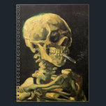 Skull med Burning Cigarette av Vincent van Gogh Anteckningsbok Med Spiral<br><div class="desc">Skull med Burning Cigarette av Vincent van Gogh är en vintage bra konst post impressionism fortfarande livmålning. En porträtt av humant skelettrökning. Underbar använda för antirökprodukter. Rökning av dödor på 1 000-talet varje år hjälper någon att sluta röka idag. Underbar image för Halloween eller Día de los Muertos, Day of...</div>