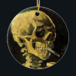 Skull med Burning Cigarette av Vincent van Gogh Julgransprydnad Keramik<br><div class="desc">Skull med Burning Cigarette av Vincent van Gogh är en vintage bra konst post impressionism fortfarande livmålning. En porträtt av humant skelettrökning. Underbar använda för antirökprodukter. Rökning av dödor på 1 000-talet varje år hjälper någon att sluta röka idag. Underbar image för Halloween eller Día de los Muertos, Day of...</div>
