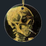 Skull med Burning Cigarette av Vincent van Gogh Julgransprydnad Keramik<br><div class="desc">Skull med Burning Cigarette av Vincent van Gogh är en vintage bra konst post impressionism fortfarande livmålning. En porträtt av humant skelettrökning. Underbar använda för antirökprodukter. Rökning av dödor på 1 000-talet varje år hjälper någon att sluta röka idag. Underbar image för Halloween eller Día de los Muertos, Day of...</div>
