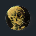 Skull med Burning Cigarette av Vincent van Gogh Knapp<br><div class="desc">Skull med Burning Cigarette av Vincent van Gogh är en vintage bra konst post impressionism fortfarande livmålning. En porträtt av humant skelettrökning. Underbar använda för antirökprodukter. Rökning av dödor på 1 000-talet varje år hjälper någon att sluta röka idag. Underbar image för Halloween eller Día de los Muertos, Day of...</div>