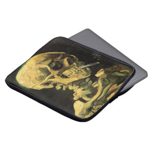 Skull med Burning Cigarette av Vincent van Gogh Laptop Sleeve