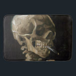 Skull med Burning Cigarette Vincent van Gogh Art Badrumsmatta<br><div class="desc">Vincent van Gogh (holländska, 1853-1890) Skull på en Skeleton med Burning Cigarette, 1885-86, Oil on canvas Unframed: 32 cm × 24, 5 cm (13 x 9, 6 tum) Tidigt arbete av Vincent van Gogh. Denna lilla målning är en del av den permanenta samlingen av Van Gogh-museet i Amsterdam. Det var...</div>