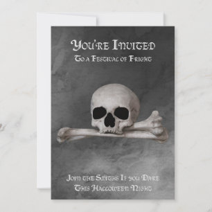 Skull och korsben på Grått Halloween-inbjudan Meddelande