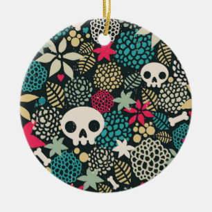 Skull på blommor julgransprydnad keramik