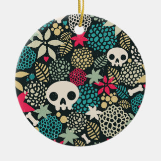 Skull på blommor julgransprydnad keramik