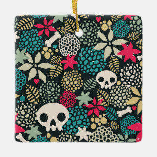 Skull på blommor julgransprydnad keramik