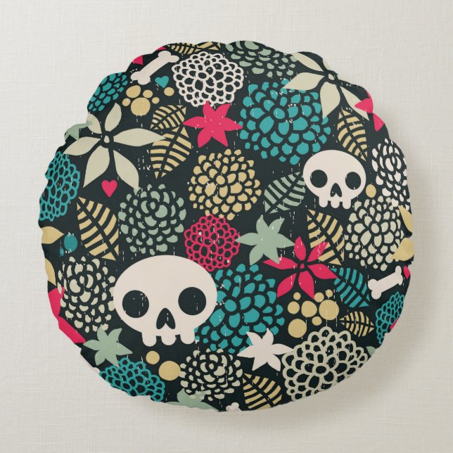 Skull på blommor rund kudde (Framsidan)