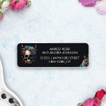 Skull Tatto Rock and roll Gothic Bröllop Returadress Etikett<br><div class="desc">Hämta redot till sten i bröllop med de här tatuerade, matade, gotiska returetiketterna i bröllop! Detta edgy och moody nya adress-klistermärke är perfekt för par som vill lägga till en liten bit rock and roll till sin speciella dag. Den svarta och vita designen har en komplicerad bild av skalle, ro,...</div>