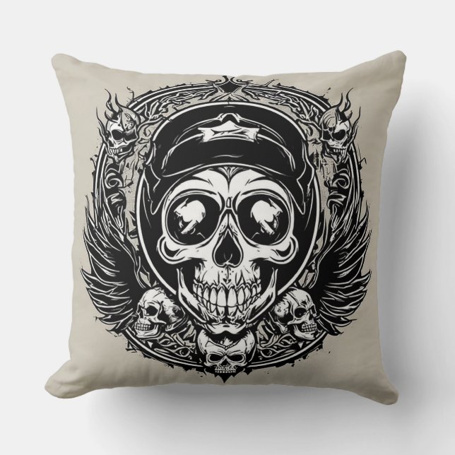 Skulldesign med Vingar och symboler Kudde (Framsida)