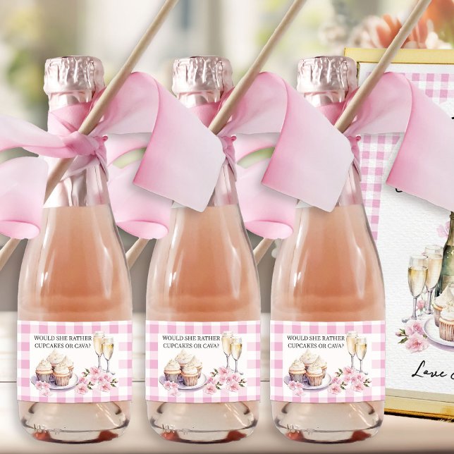Skulle hon hellre ha Cupcake eller Cava Champagne (Bottle Favor labels from Cupcakes and Cava Bridal Shower Collection by Darling & May)