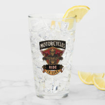 Skullfulla motorcyklar, körda