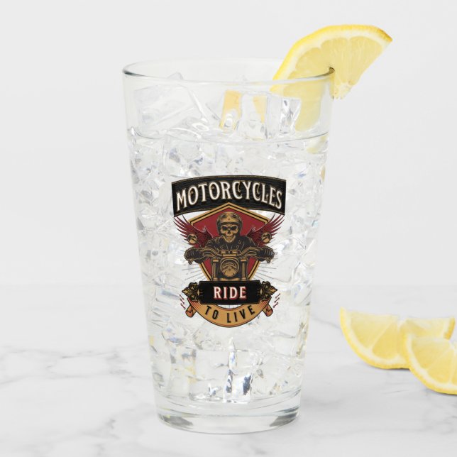 Skullfulla motorcyklar, körda glaskopp (Bakside Is)