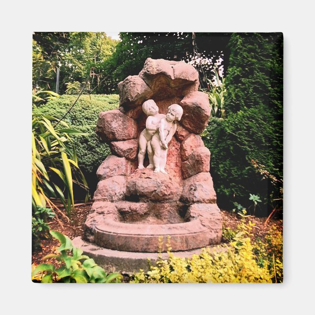 Skulptur i parken magnet (Framsidan)