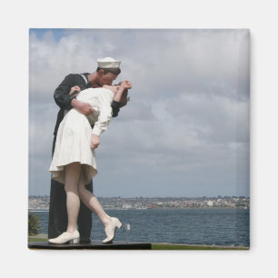 Skulpture Ovillkorlig överlämnande i San Diego Magnet