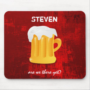 Skum Beer Mugg på Grunge Red Abstrakt Background Musmatta