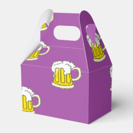 Skumöl kopp på lila presentaskar