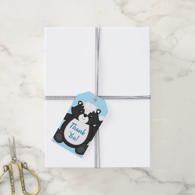 Skunk Baby Shower Blue Presentetikett (Med Snöre)