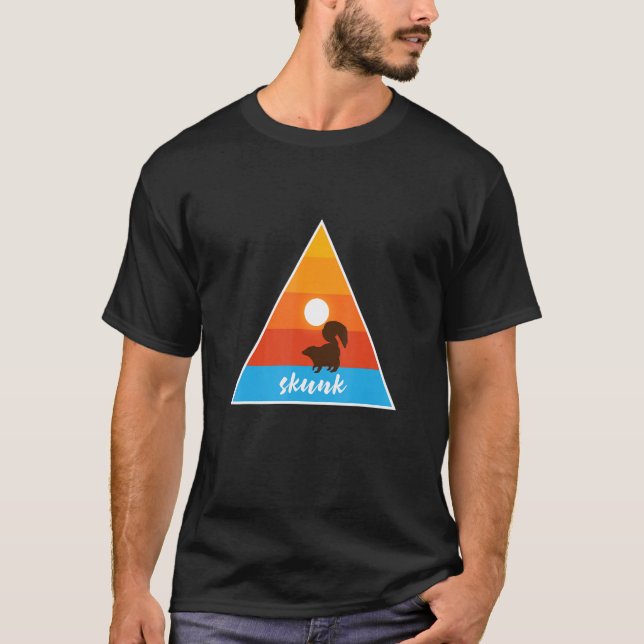 Skunk djurtriangeltyp med Sol T Shirt (Framsida)