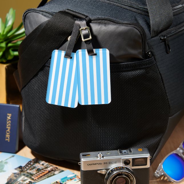 Sky Blue and White Cabana Stripes  Bagagebricka (Fram & Baksida)