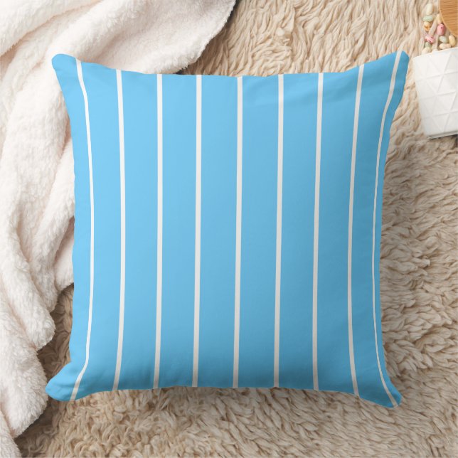Sky Blue and White Summer Stripes Kudde (Filt)