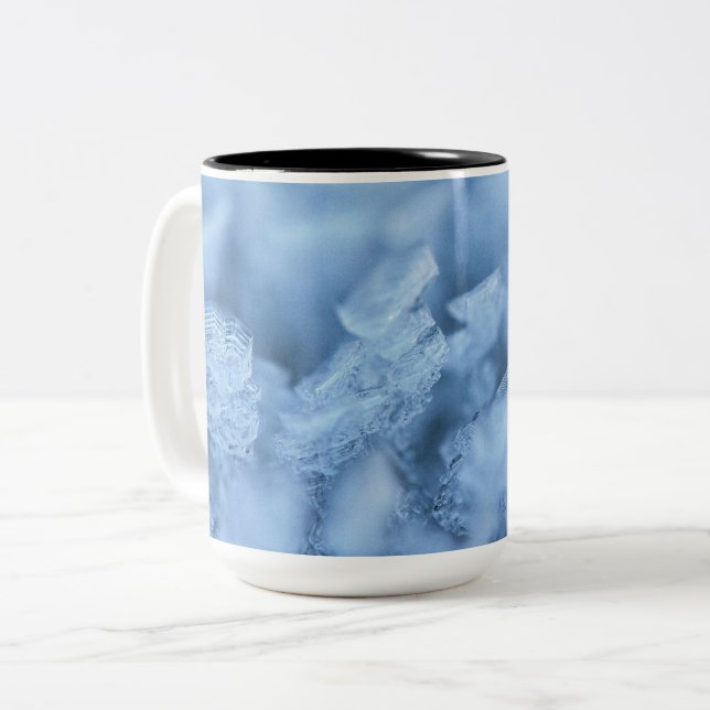 "Sky Blue Ice Cube Coffee Mug: Chill and Sip" Två-Tonad Mugg (Framsida vänster)