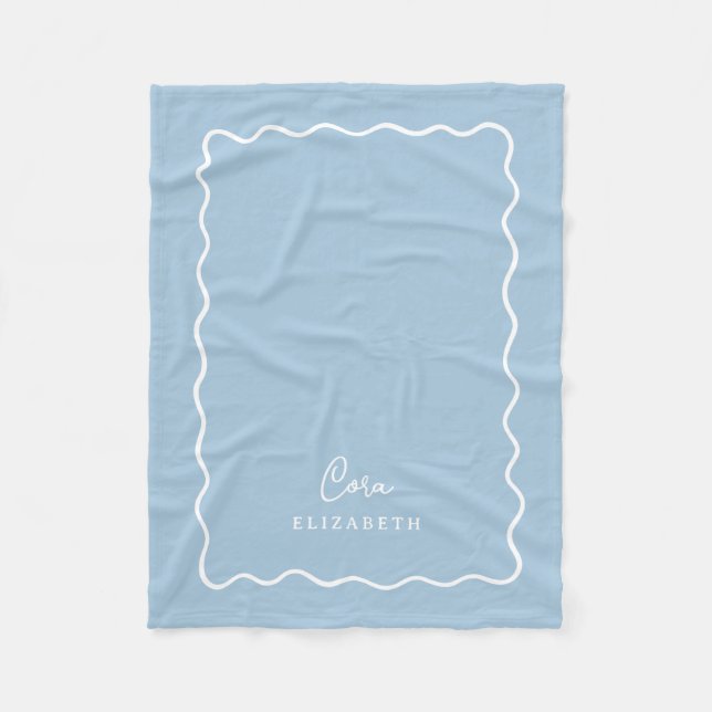 Sky Blue Wavy Border Monogrammed Fleecefilt (Framsidan)
