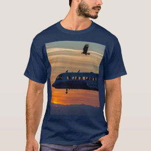 "Skybound Shadows - Eagle & Flygplan Sunset Tee" T Shirt