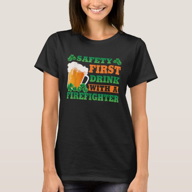Skydda först med en brandman. t shirt (Framsida)