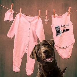 Skyddad av Bailey Pink T Shirt