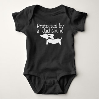 Skyddad av Dachshund Babykläder Könsneutral Tröja