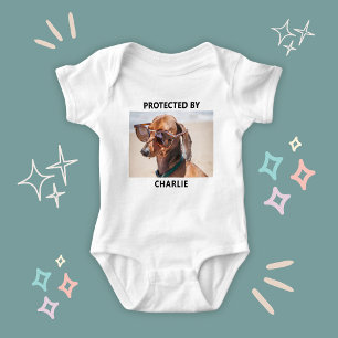 Skyddad av Dachshund Pet Photo Personlig T Shirt