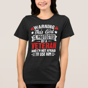 Skyddad Av En Krigsveteran Stolt Krigsveterandotte T Shirt