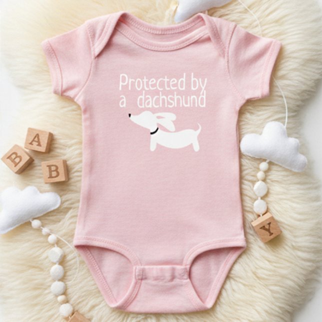 Skyddad av ett Dachshund Flicka-konfekt Tröja (Protected by a dachshund for a baby gift)