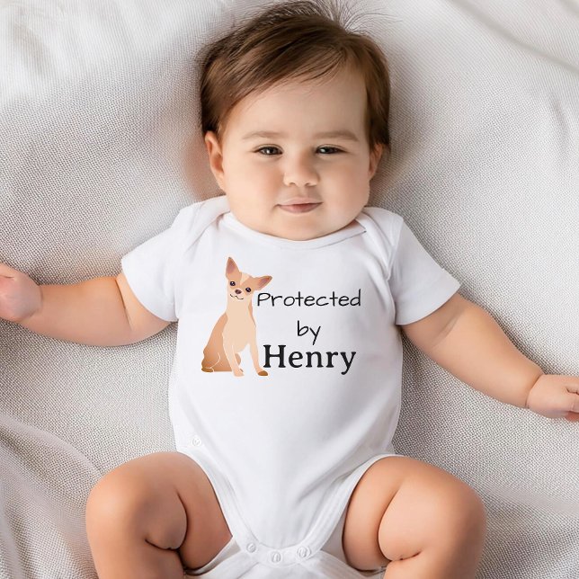 Skyddad av Henry (Namn) Chihuahua T Shirt (Protected By Henry (Name) Chihuahua Baby Bodysuit)
