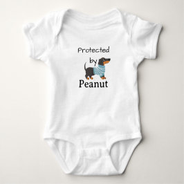 Skyddad av Peanut (Namn) Dachshund T Shirt